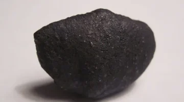 تحذير مشترك من وكالة ناسا والصين حول خطر اصطدام نيزك محتمل بسطح القمر